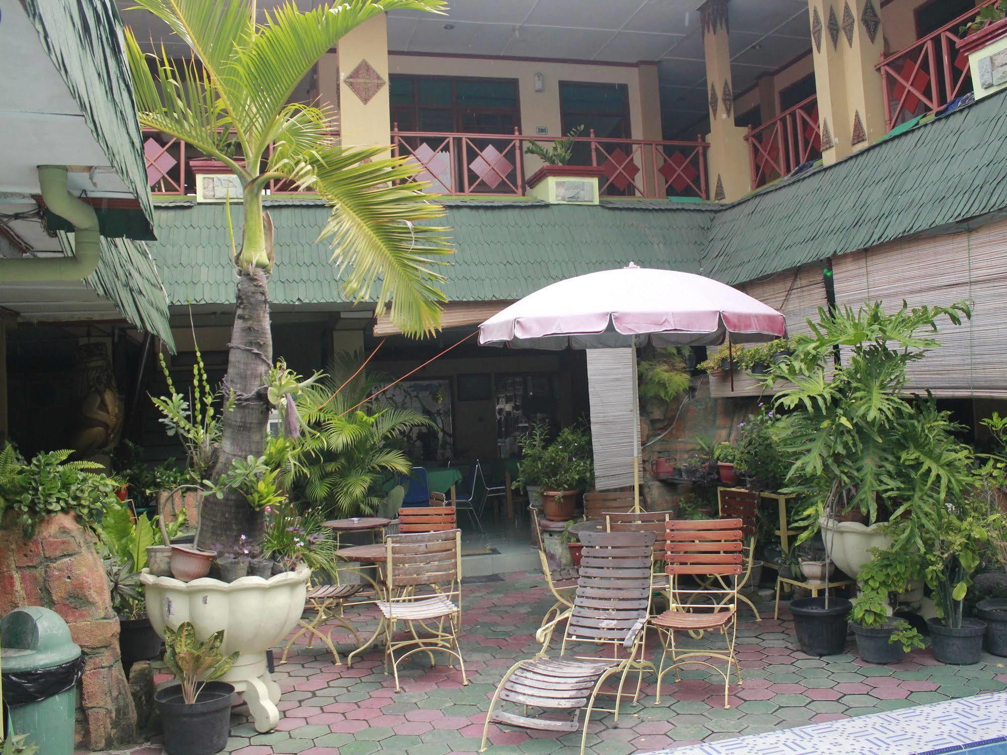 Oyo585佩维塔萨利酒店 日惹 外观 照片